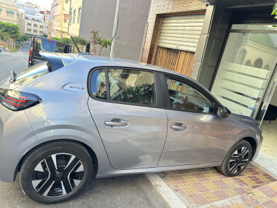 Peugeot 208 5